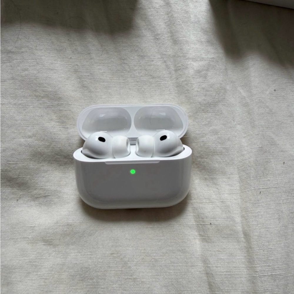Apple White Wireless Earbuds